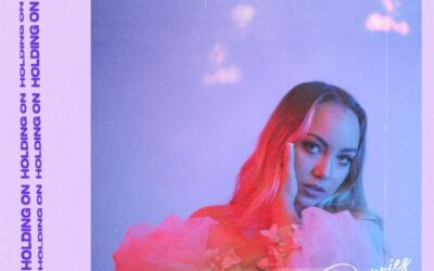 India Dupriez – Holding On