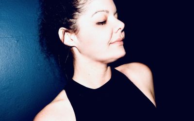 Arwen Lewis – Man On The Moon